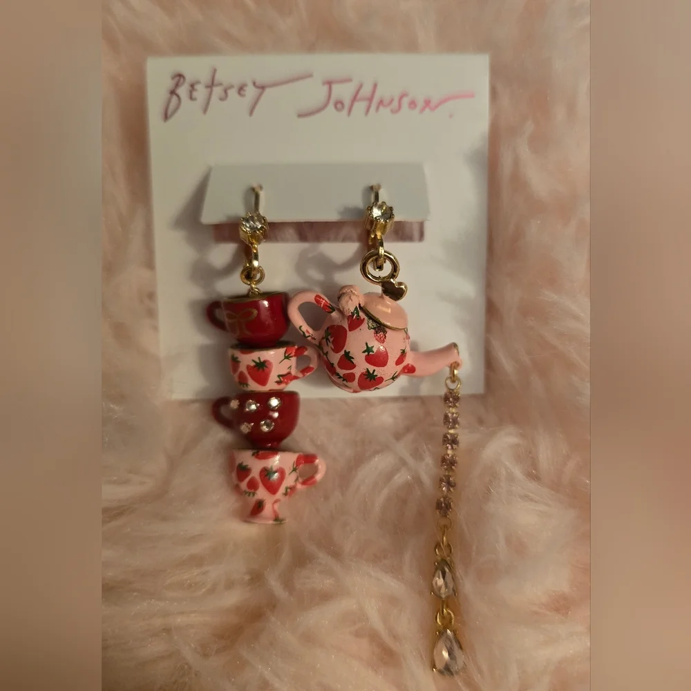 Betsey Johnson Mismatched Teapot and tea cup dangle earrings! - Picture 6 of 15